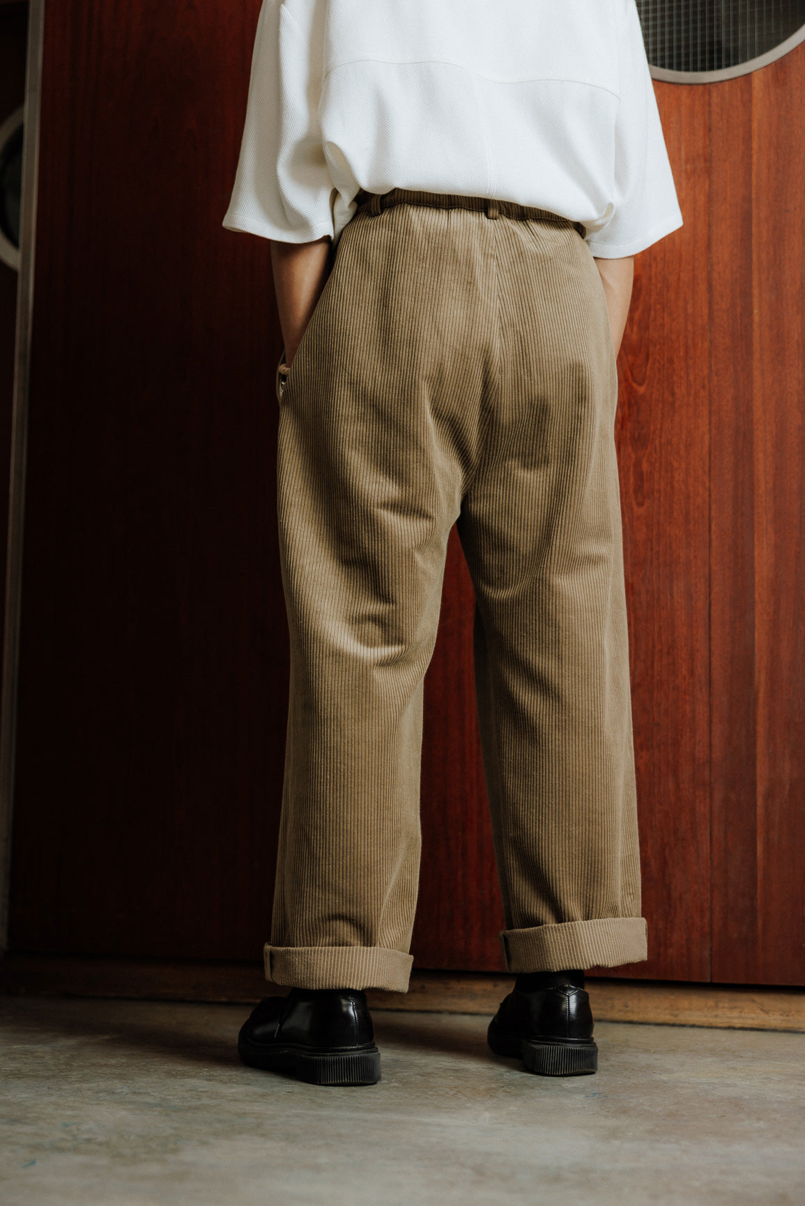 Pantalon droit beige olive en velours