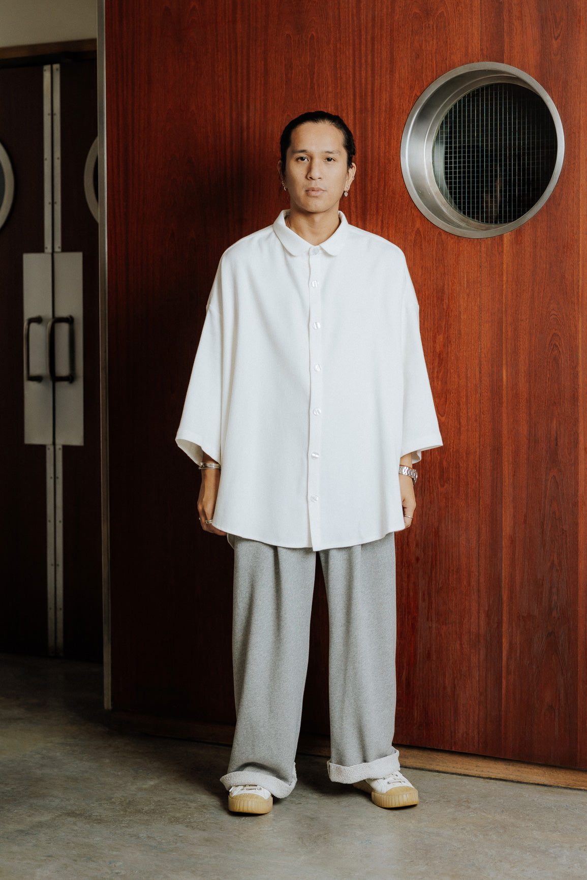 Chemise arrondie blanche en nid d'abeille