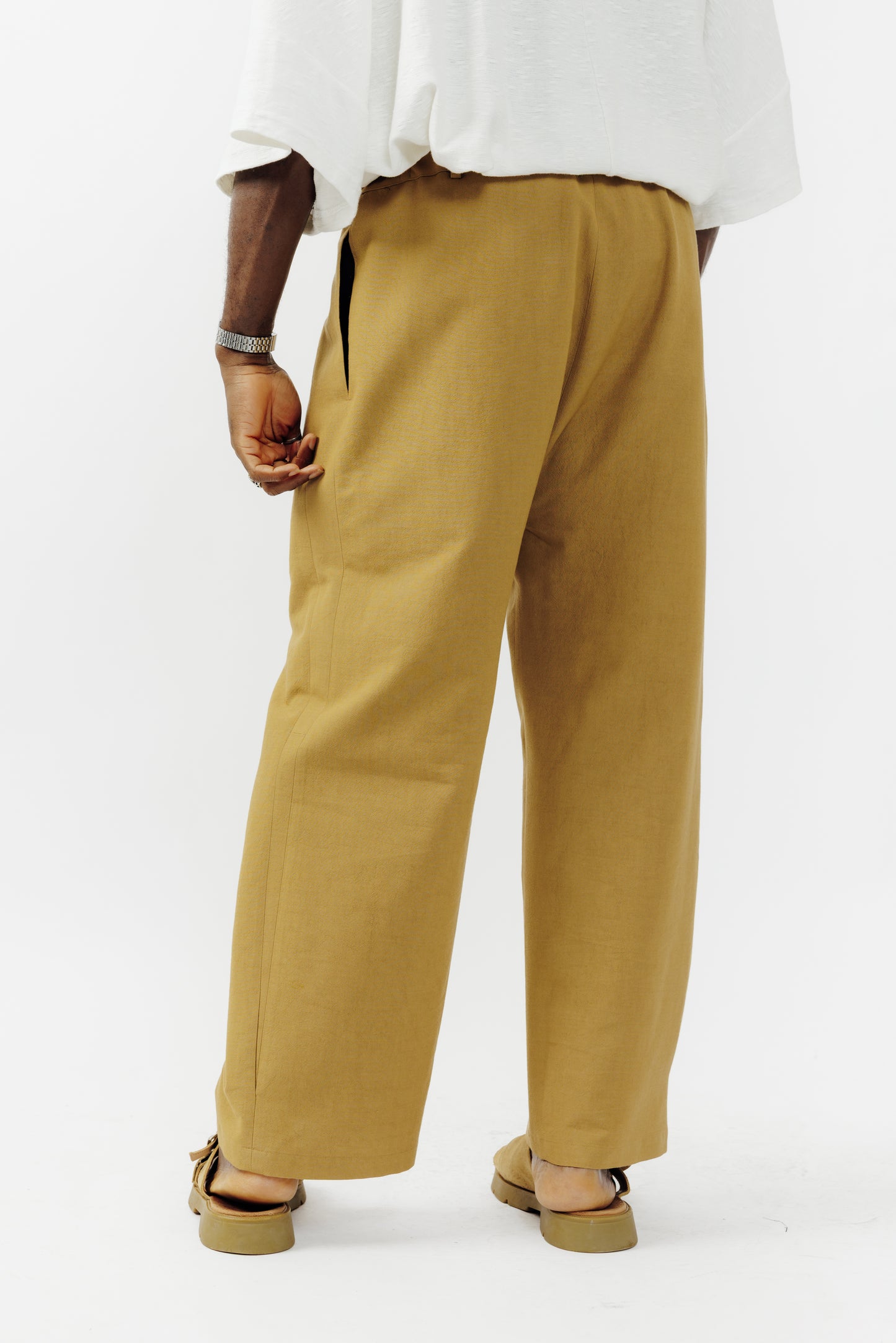 Pantalon droit sable en crêpe de coton et laine
