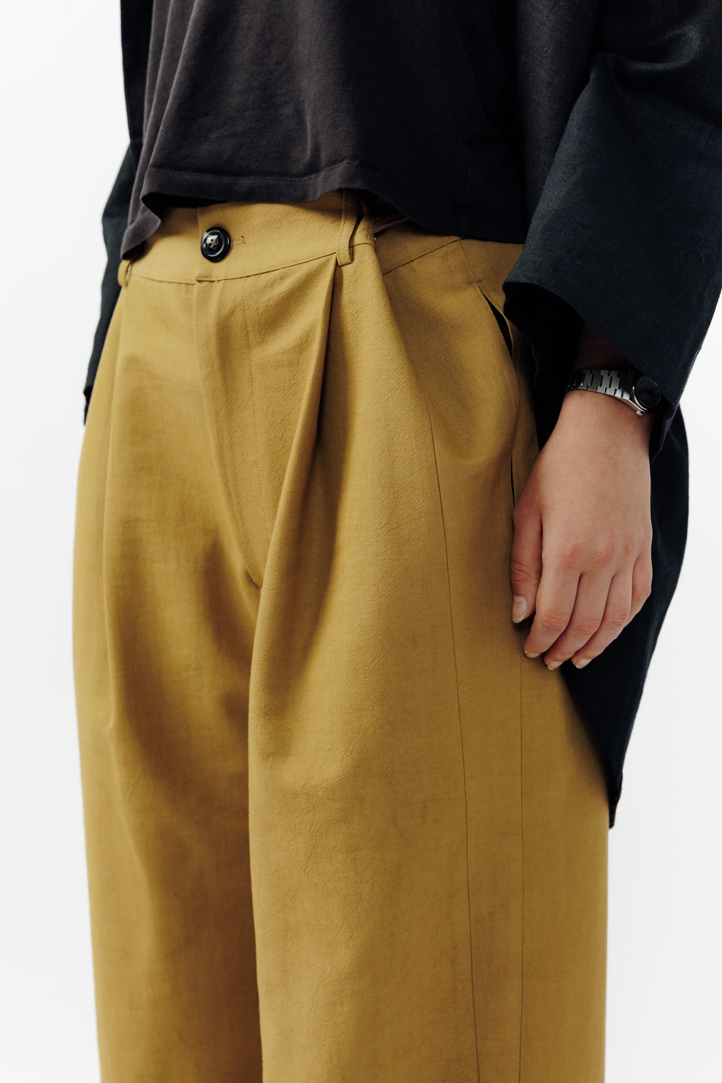 Pantalon droit sable en crêpe de coton et laine