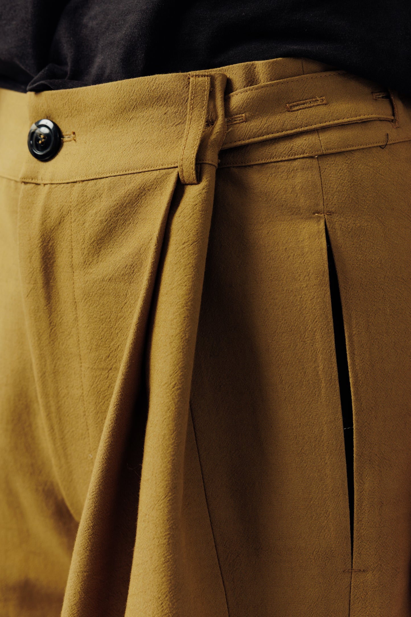 Pantalon droit sable en crêpe de coton et laine
