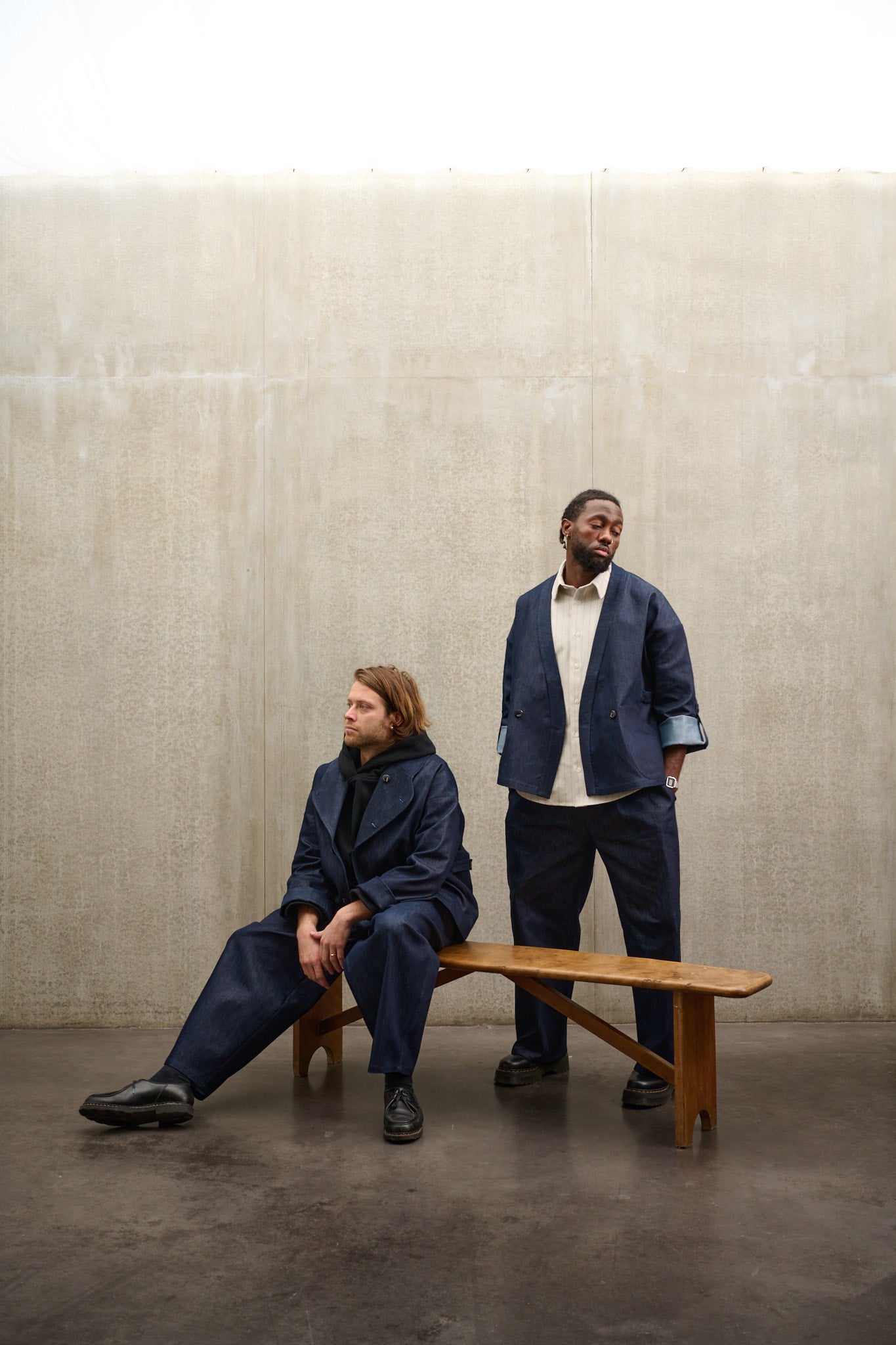 Vestes oversizes en denim brut Aïdama, modèle gunbai et samue portées par des hommes et vues de face.