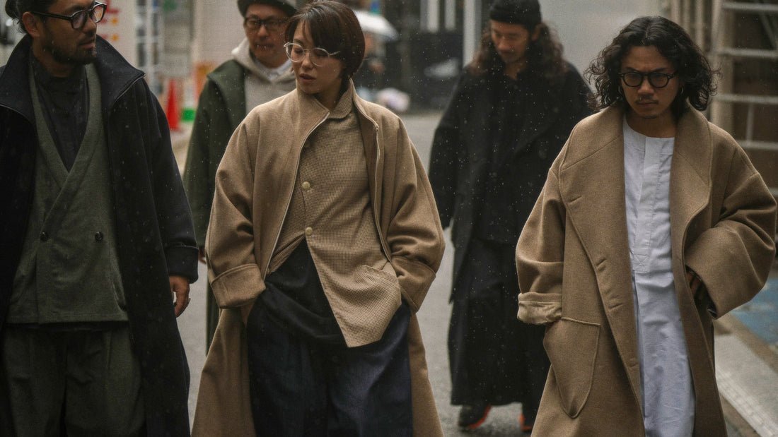 Nos manteaux dans les rues de Tokyo