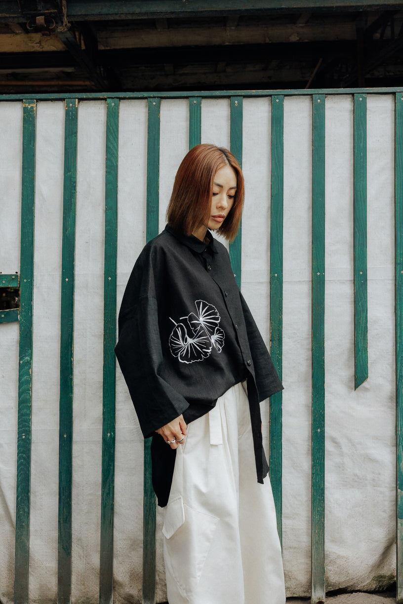 Double embroidery shirt with white silk thread