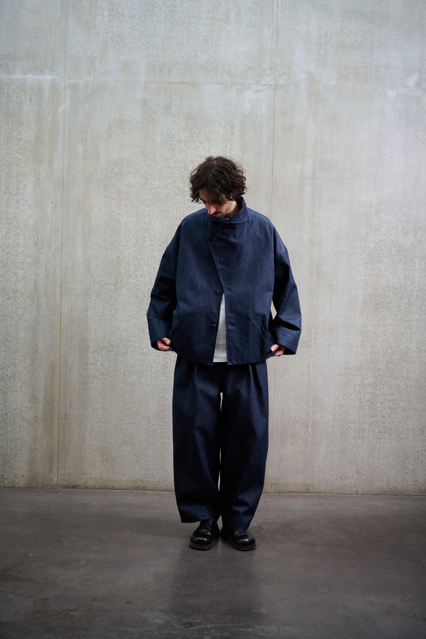 Pantalon circulaire en denim brut