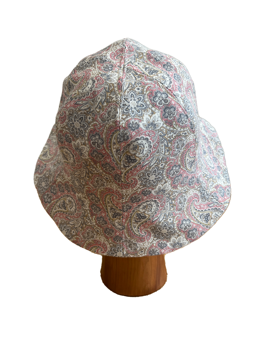 Chapeau Bob de la marque Aïdama, forme tulipe en coton à motif cachemire. Vu de dos sur mannequin.