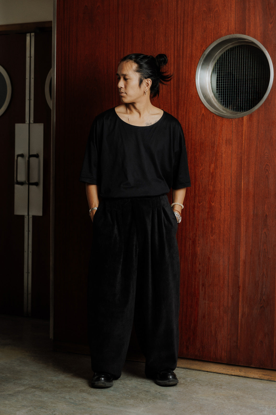 Pantalon circulaire noir en velours