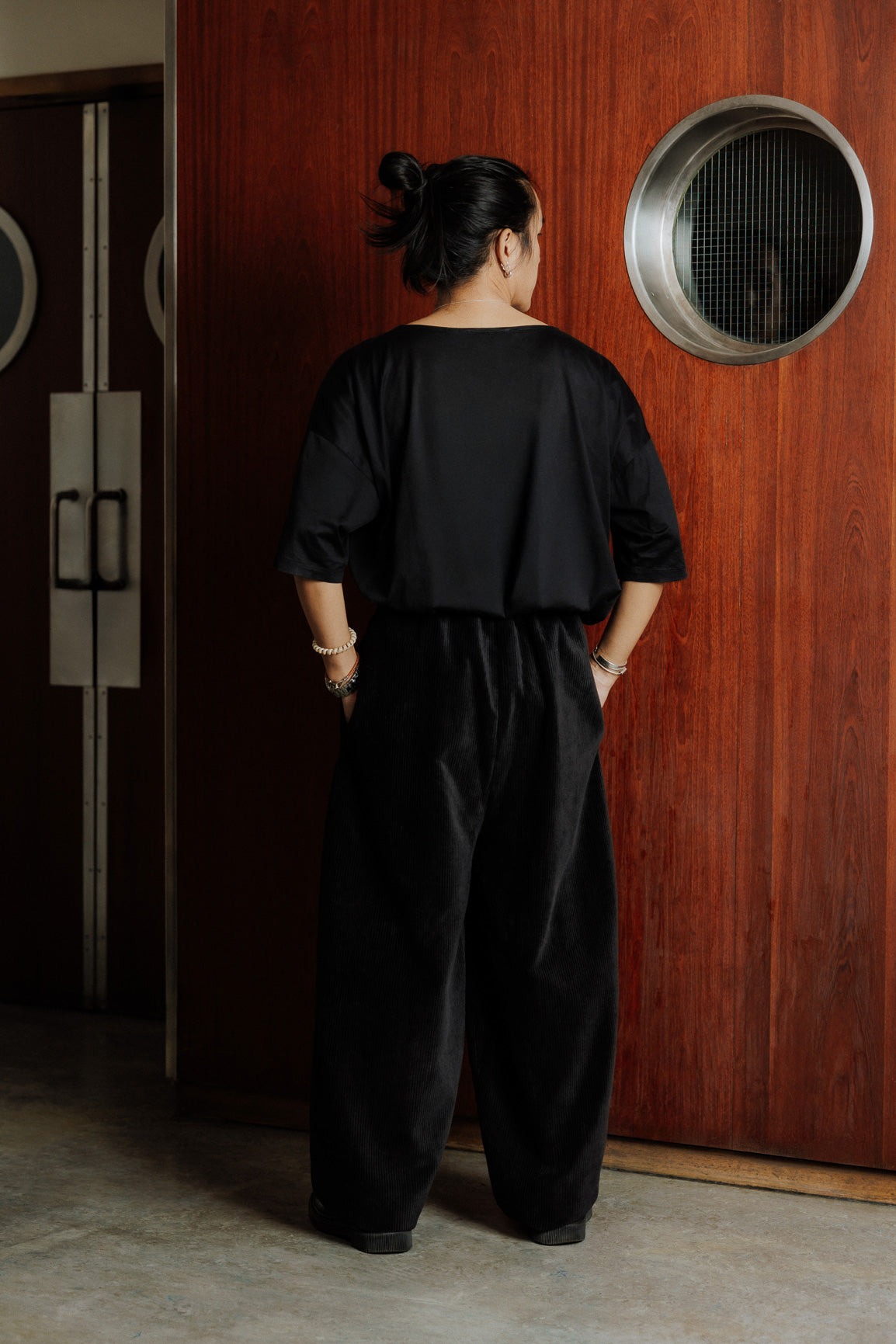 Pantalon circulaire noir en velours