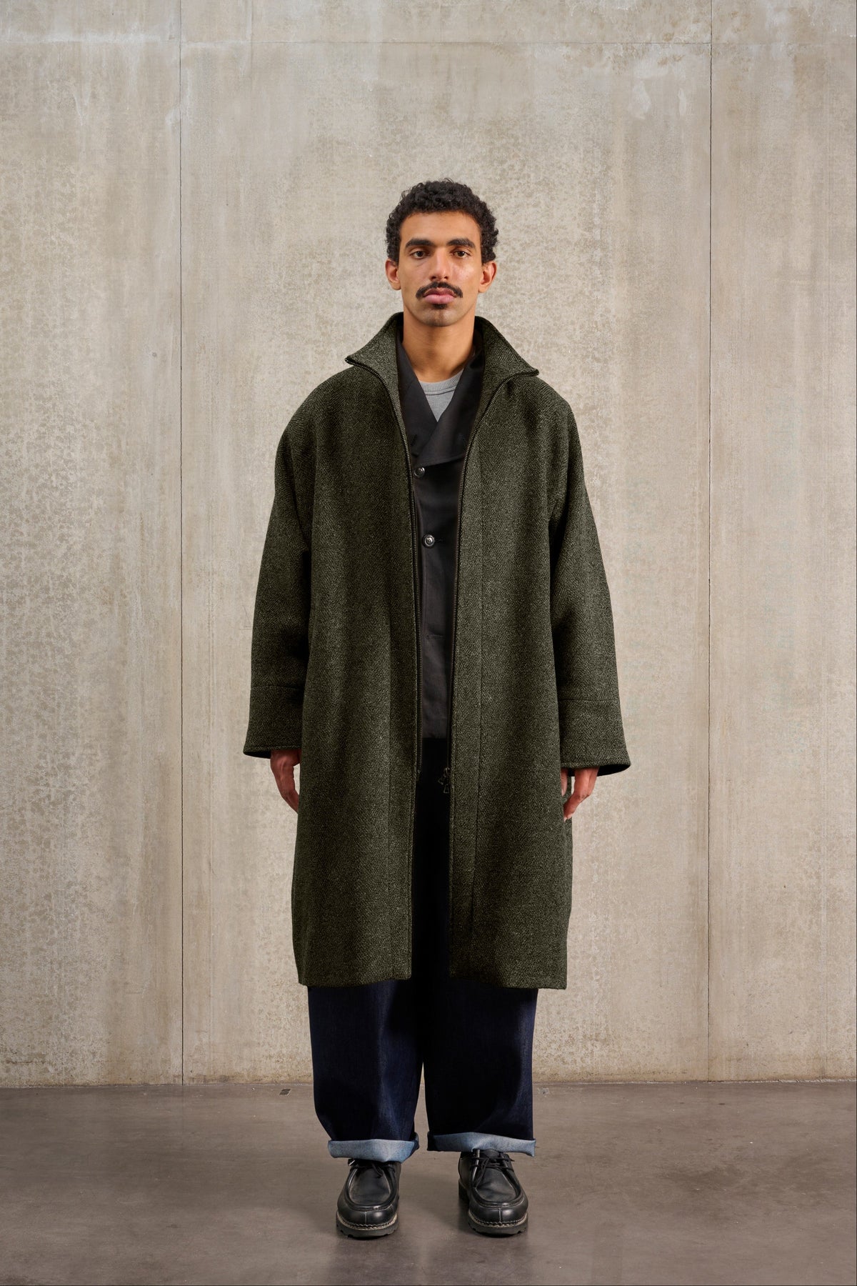 TANZEN – Long coat in green herringbone double-faced wool cloth