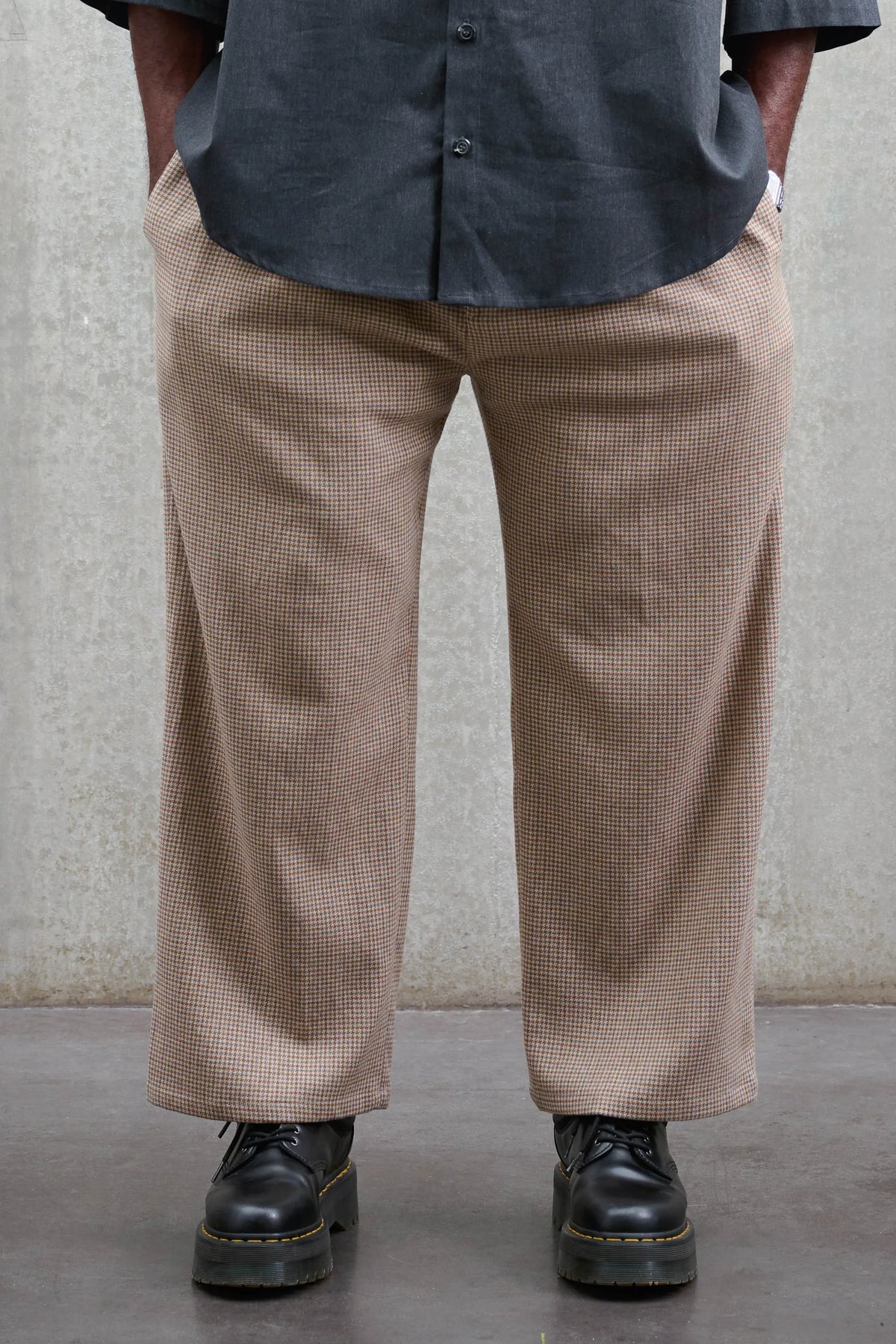 Straight-Leg Trousers - Loose-fit brown wool houndstooth pattern
