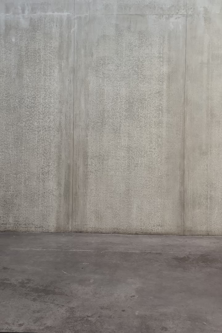 Veste oversize Aïdama, modèle Gunbai en laine froide marron chiné. Portée fermée par une mannequin femme et vue en mouvement à 360°.