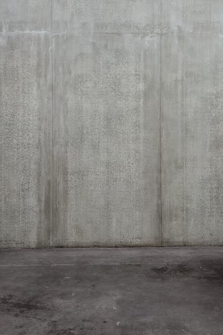 Pantalon droit Aïdama, coupe oversize en laine froide noire. Porté par un mannequin homme et vu en mouvement à 360°.