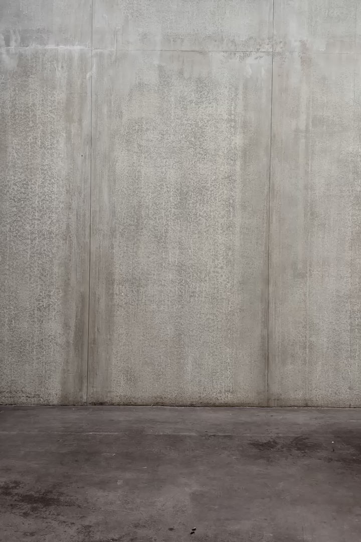 Veste croisée à col kimono Aïdama modèle Samue en laine froide vert chiné. Portée fermée par une mannequin femme et vue en mouvement à 360°.