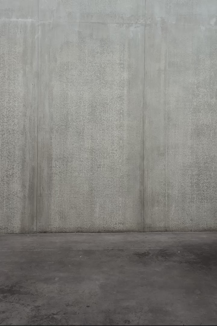 Pantalon circulaire Aïdama, coupe ballon en laine froide vert chiné. Porté par un mannequin homme et vu en mouvement à 360°.