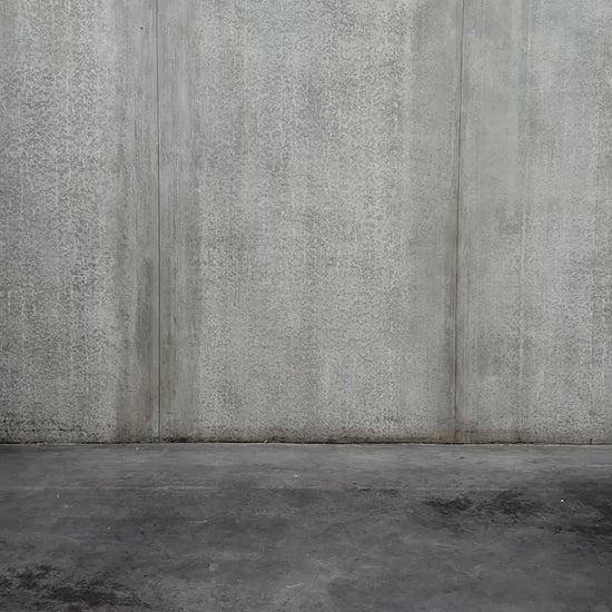 Pantalon droit Aïdama, coupe oversize en laine froide vert chiné. Porté par un mannequin homme et vu en mouvement à 360°.