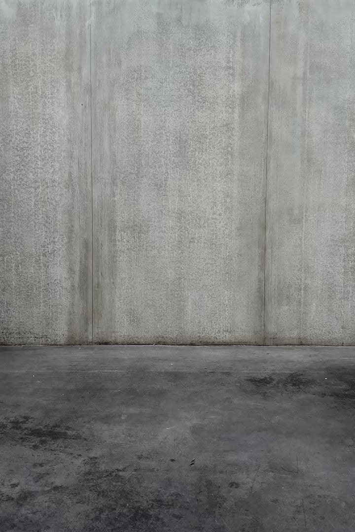 Pantalon droit Aïdama, coupe oversize en laine froide vert chiné. Porté par un mannequin homme et vu en mouvement à 360°.